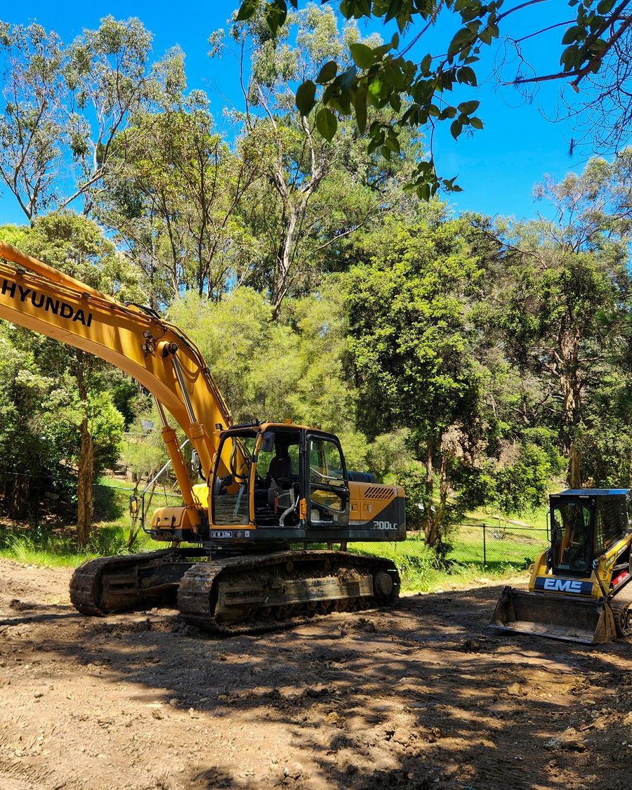 Excavator and skid steer on a bulk excavation